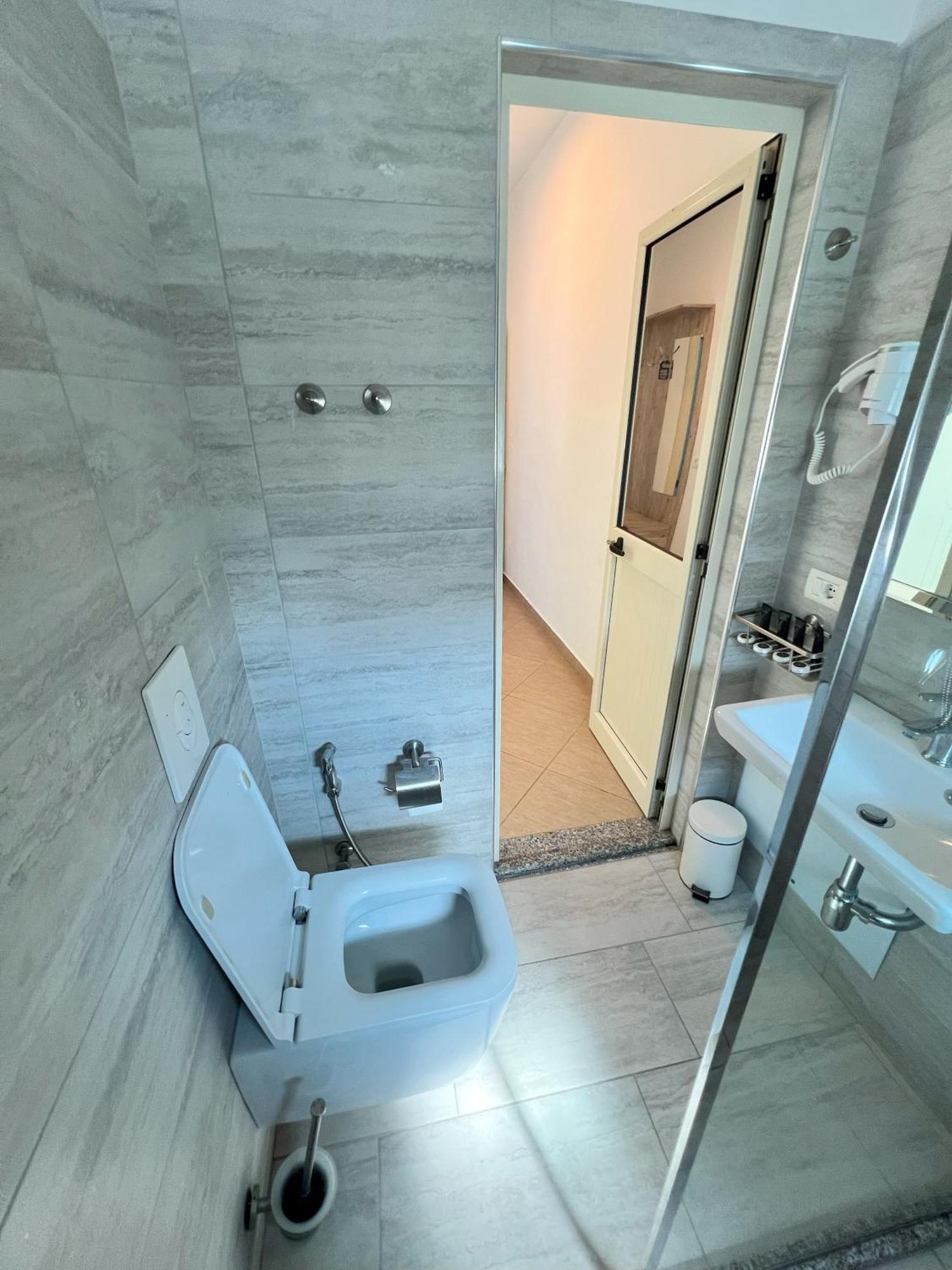 Brian Hotel Velipojë