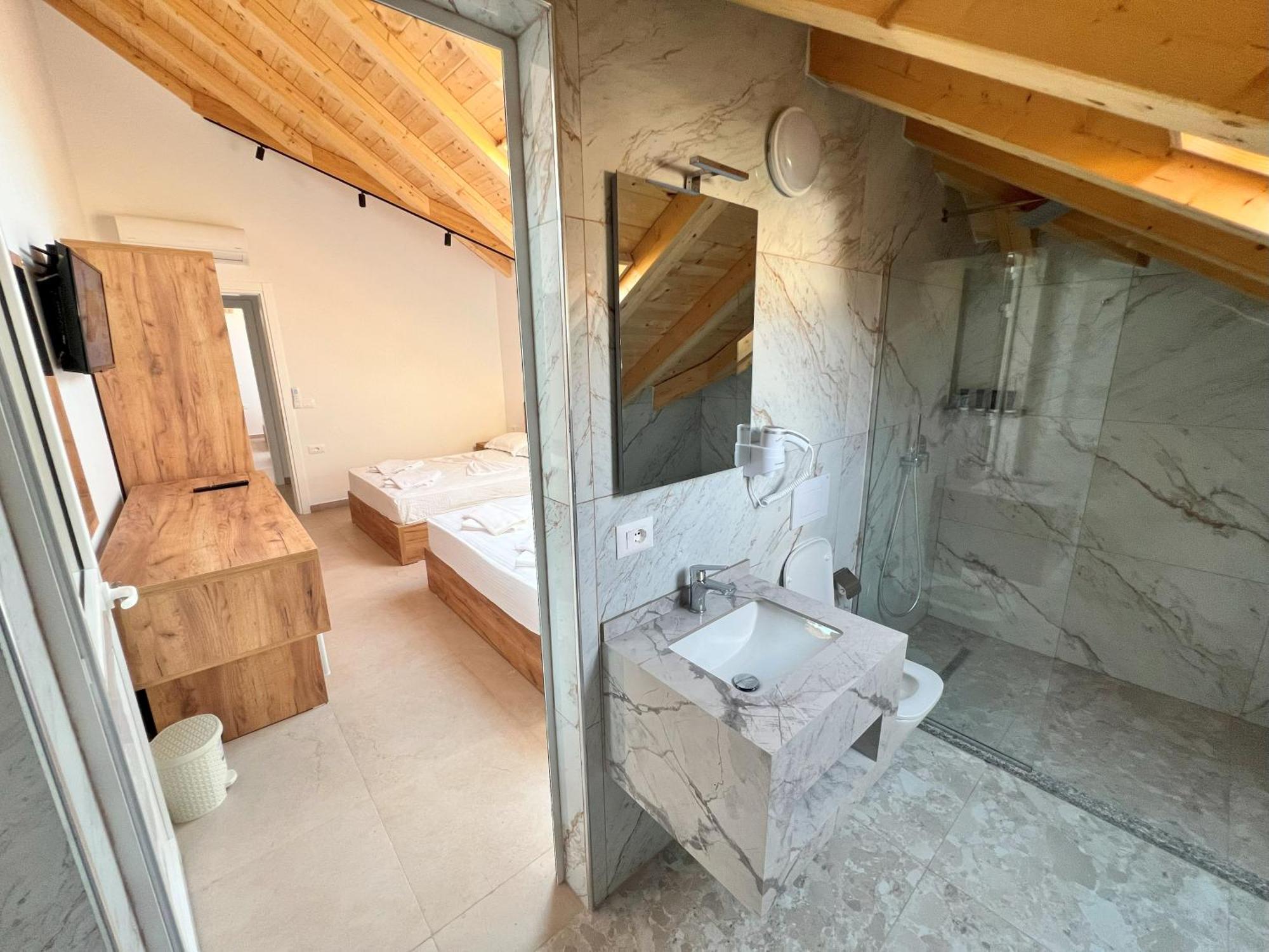 Brian 4* Velipojë